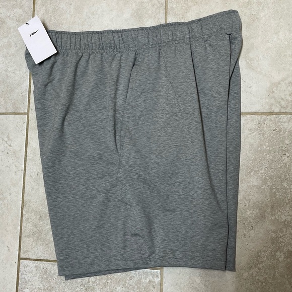 Men's Nike Dri-Fit Yoga Training Shorts Gray new with tags DB4199-084 - Picture 4 of 4